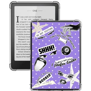 Könnte beinhalten: Ein digitaler E-Reader mit einer violetten Schutzhülle mit weißem Punktmuster und verschiedenen Aufklebern. Die Aufkleber enthalten den Text DO NOT DISTURB, CAN'T YOU SEE I'M READING, SHHH!, Reality is overrated, I prefer books und SORRY, I'M FULLY BOOKED.