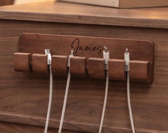 Organiseur de câbles personnalisé en bois de noyer : gestion des câbles sur le bureau