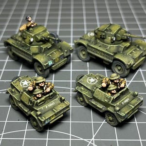 Pelotón de reconocimiento de vehículos blindados británicos Daimler y Dingo de 15 mm de la Segunda Guerra Mundial, pintados por Flames of War Pro (Lote 1)