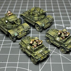 Pelotón de reconocimiento de vehículos blindados británicos Daimler y Dingo de 15 mm de la Segunda Guerra Mundial, pintados por Flames of War Pro (Lote 2)
