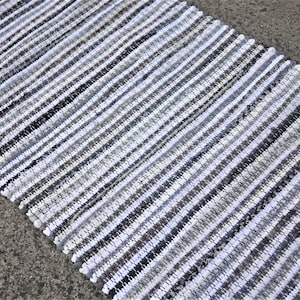 29&quot; x 62&quot; Classic Comtemporary Graphic Black White Grey Machine Washable Rag Rug Handwoven