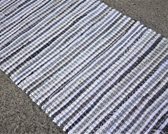 29" x 62" Classic Comtemporary Graphic Black White Grey Machine Washable Rag Rug Handwoven