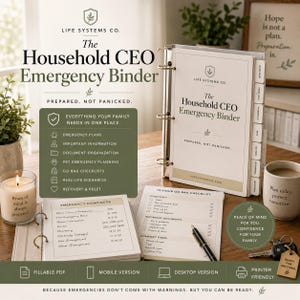 Pode incluir: Um fichário branco de três argolas intitulado The Household CEO Emergency Binder com divisórias, acompanhado de páginas abertas exibindo listas de contatos de emergência e uma lista de verificação, uma caneta preta e uma vela.