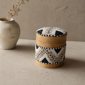 Boîte Décorative en Perles & Bambou | Boîte de Rangement Bohème | Boîte Artisanale | Déco Bali | Style Japandi | 12 x 10 cm