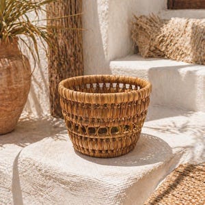 Cache-pot en fibres naturelles tressées – Panier bohème pour plAnte.Handwoven Natural Fiber Plant Pot – Boho Wicker Basket Planter