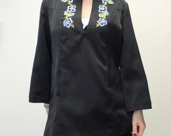 Blouse paysanne vintage des années 70 avec broderie florale de « Ian » par Shayne