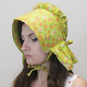 Vintage 70s floral bonnet