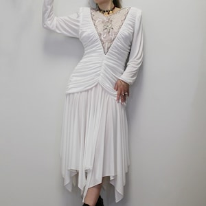 Vintage jaren 80 jaren &#39;20 witte cocktailjurk pure kralen vallende taille zakdoek zoom flapper look jurk van Abby Kent