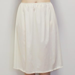Vintage 90s  lace trimmed Half Slip Skirt by Vassarette - Cream Half Slip