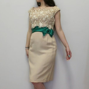 Vintage 1950s 1960s Cocktail Dress Shift Dress Formal Holiday Dress Lace with Green Satin Bow 50s 60s