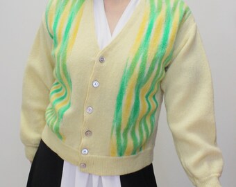 Cardigan crème 100 % laine d'alpaga des années 60 avec alpaga vert et jaune détail coup de pinceau importé d'Italie-alpaga jaune des années 60 Italie Cardi