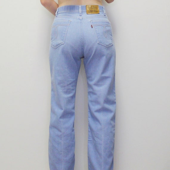 Vintage 90s High Waisted Light Wash Jeans 530 199… - image 4