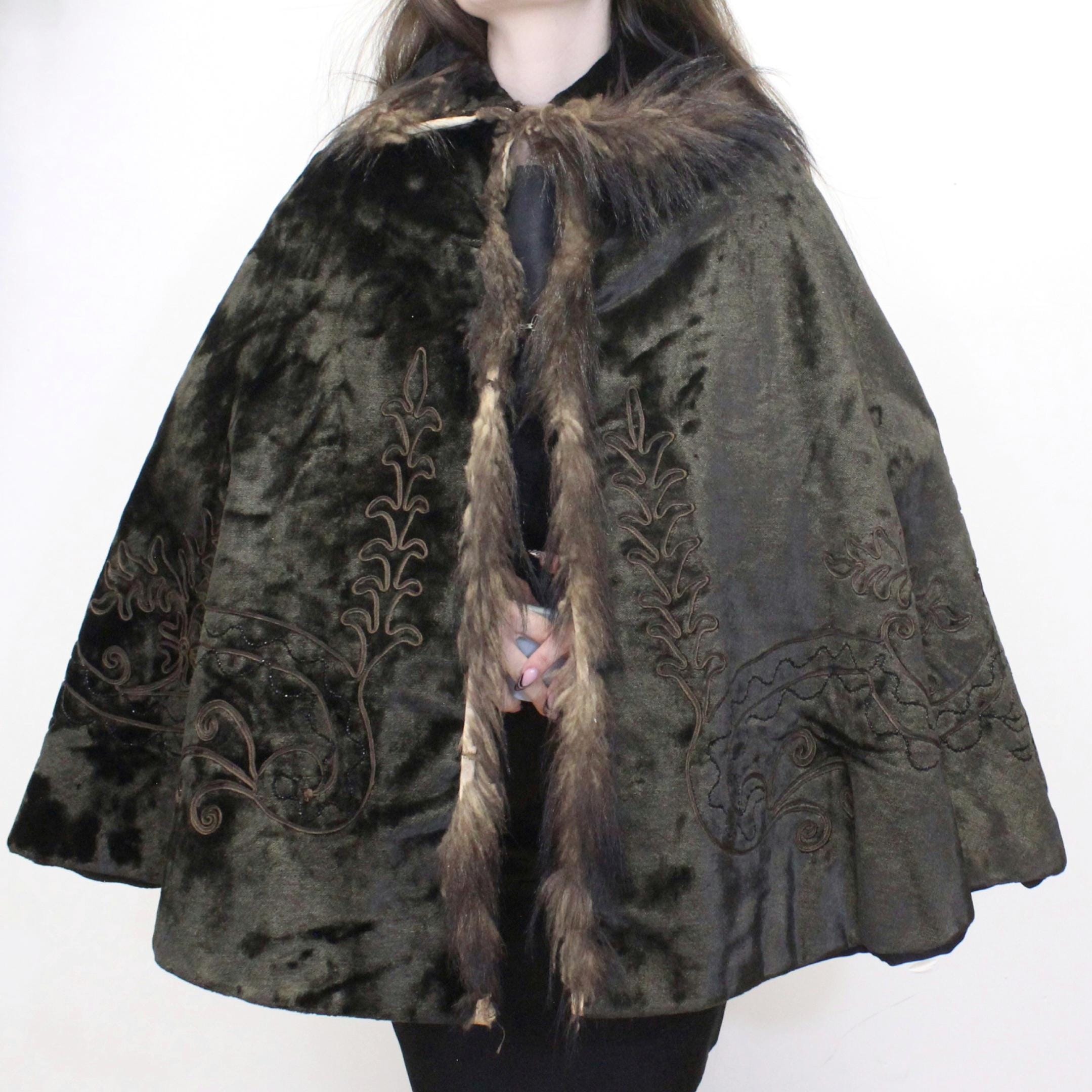 Victorian era Wool Cape ヴィクトリア期 アンティーク Vintage Victorian Cape Beautiful Velvet Soutache Detailed Cape
