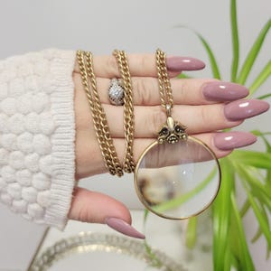 Collana vintage con lente d&#39;ingrandimento anni &#39;70, firmata Avon, stile vittoriano