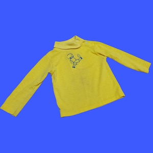 Vintage 70er Jahre Langarm Rollkragenpullover Gelb Fußball Besticktes Oberteil von Sears Perma-Prest- Gelber Fußball Rollkragen Kinder