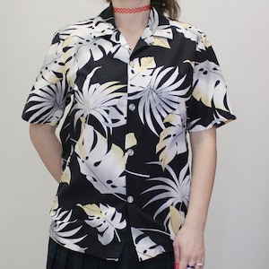Vintage 90s Hawaiian Shirt by LIVE Made in Hawaii USA- blk white tan Hawaiian