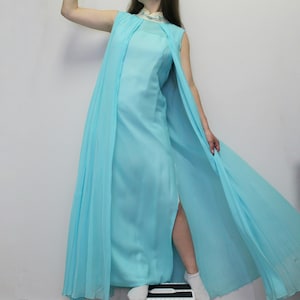 Robe longue colonne vintage des années 60, robe fluide à col rosace en dentelle de rêve