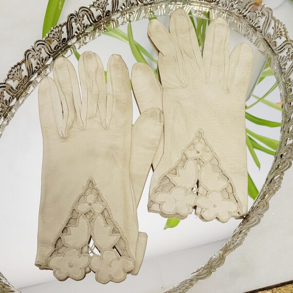 Vintage 50s Cream Leather Cutwork Gloves Floral o… - image 6