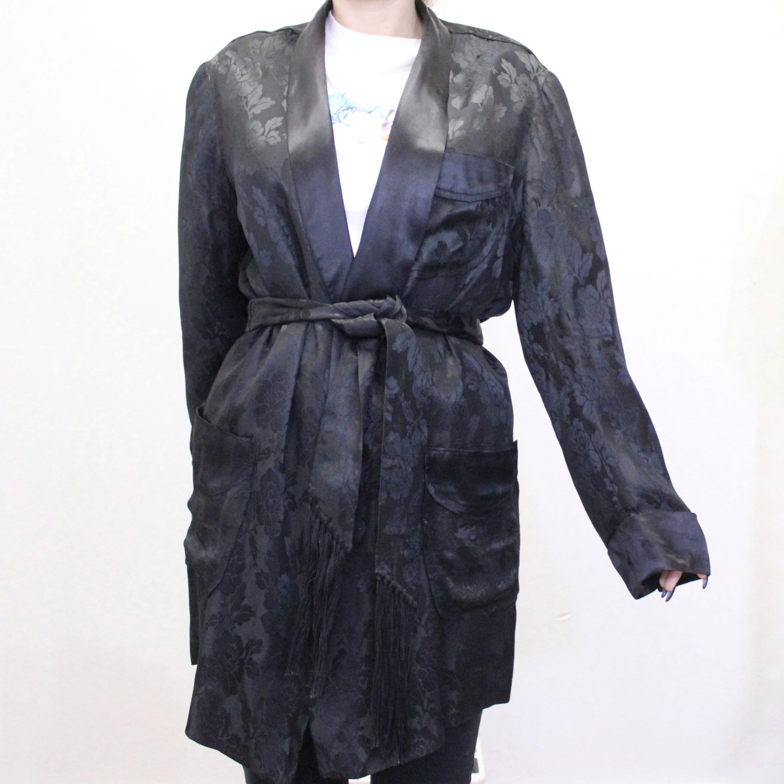 じ*ん様 1900s silk satin smoking jacket il_1080xN.6353004569_tzye.jpg