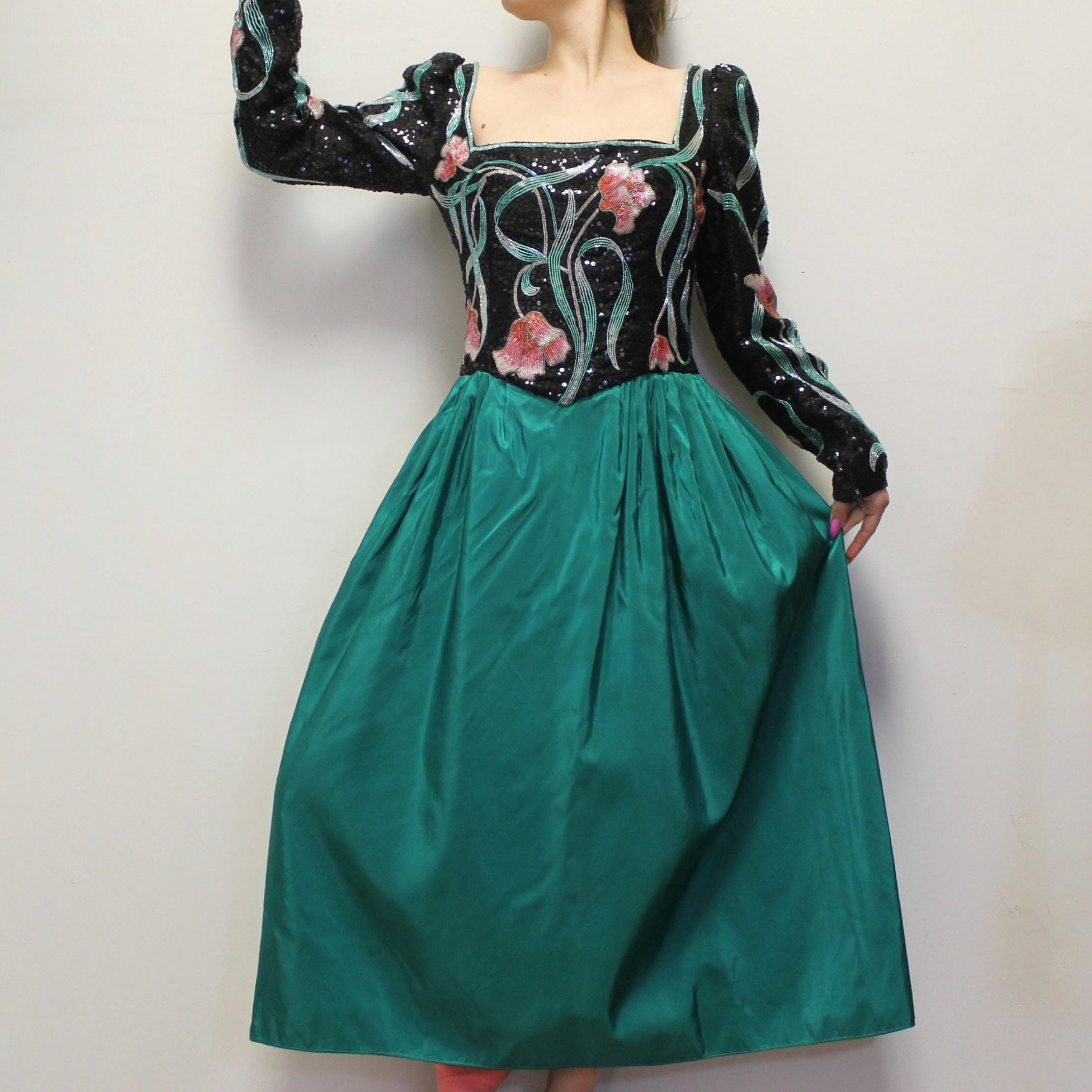 green emerald velvet dress Amazon.com: Formal Dresses for Women,Gowns Evening Party Cocktail Dress,Long  Split Elegant V Neck Wrap Ruffle Wedding Guest A-line Dresses Apple Green-S  : Clothing, Shoes & Jewelry main image 0