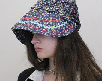 Vintage 70s Floral Ric Rac Sun bonnet