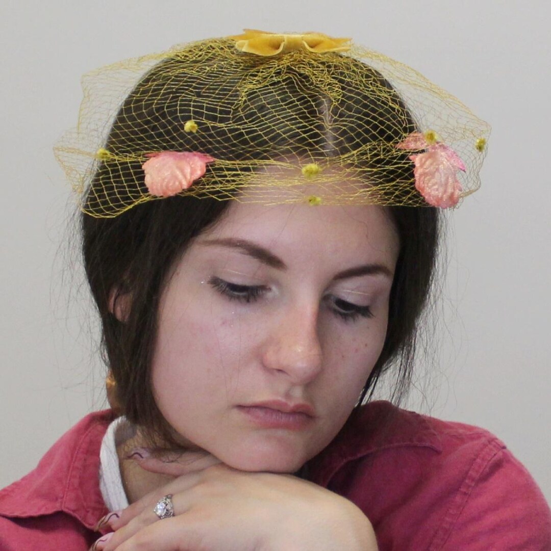 Vintage 50s Birdcage Veil Velvet Bow and Flowers Classic  display picture 1