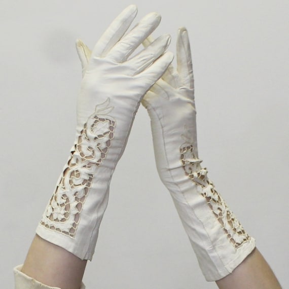 Vintage 50s White Leather Cutwork Gloves Floral cr