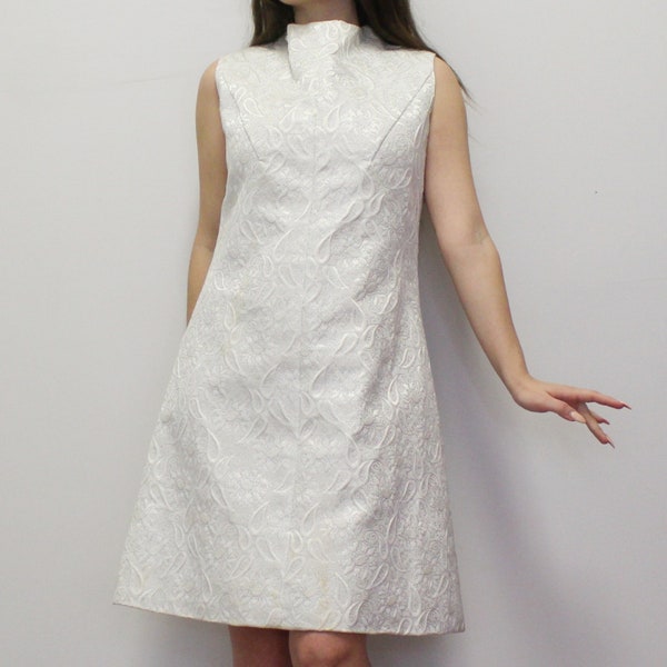 Vintage 60s SIlver Embossed Mod Mini Dress- 60s White Brocade Shift Dress