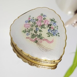 IOB Vintage 30s La Mode Enamel Guilloche Compact & Powder puff