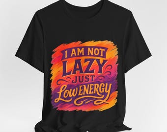Je ne suis pas paresseux, juste un t-shirt à faible consommation d'énergie | T-shirt avec typographie amusante, tenue décontractée