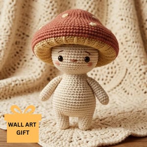 Può includere: Bambola a forma di fungo all'uncinetto con cappello marrone-rossiccio e corpo color crema. Il cappello del fungo ha macchie bianche e un bordo giallo-crema. La bambola ha un viso sorridente con guance rosee. Il testo su una confezione regalo recita "WALL ART GIFT."