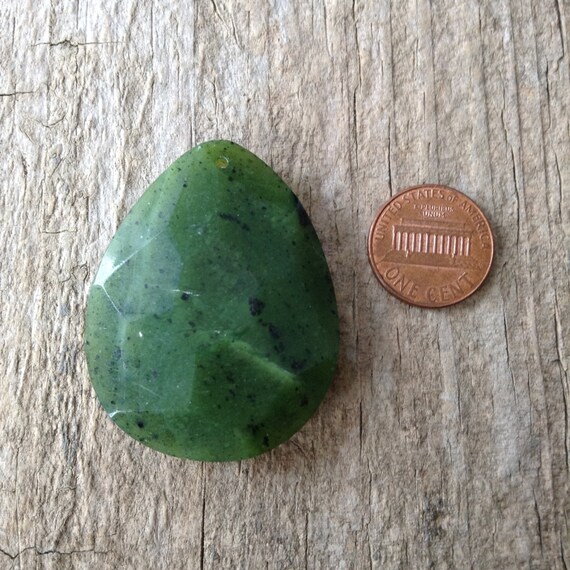 Items similar to 1pc Green Serpentine Pendant, Faceted Tear Drop