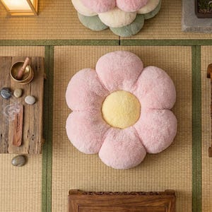 Cojín de felpa suave con forma de flor: un mullido cojín decorativo para asientos, sala de estar y dormitorio.