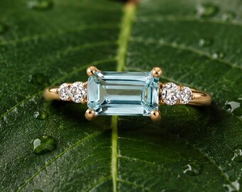 Bague empilable aigue-marine délicate, pierre de naissance de mars, bague minimaliste, cadeau pour elle, bague avec pierres précieuses CZ, bague de promesse, article cadeau pour Etsy
