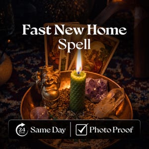 Puede incluir: Un cuenco de latón que contiene una vela de panal verde con una llama encendida, una figura de Buda riendo en tono dorado, cristales de amatista y cuarzo transparente, y hierbas. El texto dice: Fast New Home Spell, 24 Hours Same Day, Photo Proof.