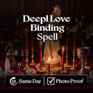 Peut inclure: Une statue en marbre blanc représentant une silhouette est placée au centre parmi des bougies rouges dans des bougeoirs en laiton, un calice en argent, un verre à vin et des cristaux sur un tissu rouge. Texte : DeepL Love Binding Spell, 24 Hours Same Day, Photo Proof.
