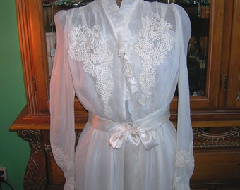 Heavenly Vintage 30's Lingerie. Romantic Ivory Silk Peignoir/ Dressing Gown. Floral Soutache Applique. Bridal Wedding Trousseau. size 6