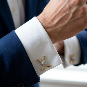 Gemelli da golf da uomo, con design a mazze e palline incrociate in oro e argento, regalo unico per golfisti, accessorio sportivo per matrimoni, regalo per testimoni dello sposo