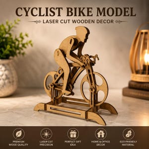 Könnte beinhalten: Ein lasergeschnittenes Holzmodell eines Radfahrers auf einem Fahrrad mit hellbrauner Oberfläche und komplexen ineinandergreifenden Teilen. Der Text CYCLIST BIKE MODEL LASER CUT WOODEN DECOR ist oben sichtbar, mit Symbolen für Qualität und Material.
