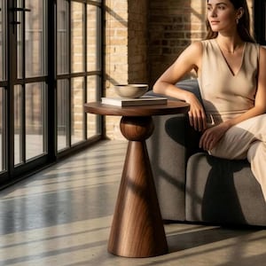 Table d'appoint ronde en bois, guéridon sculptural, couleurs RAL personnalisées, finition naturelle