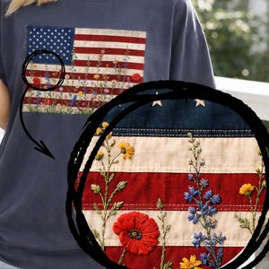 T-Shirt mit floralem, amerikanischem Flaggen-Imitat, Patchwork-Imitation, handbestickt, zum 4. Juli, Wildblumen-USA-Patriotisches T-Shirt, Unabhängigkeitstag-Gedenkstück, 250