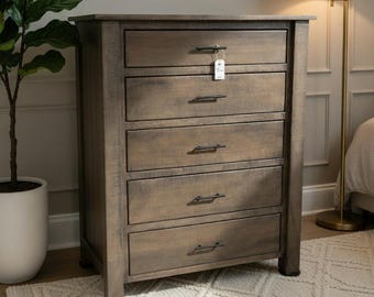 アーミッシュ製アイコニック5段引き出しドレッサー - カーリーメープル、アンティークスレート仕上げの背の高い収納棚 - 即日発送