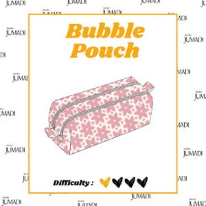 Könnte beinhalten: Ein rechteckiges Etui mit einem rosa-weißen Blumenmuster und einem Reißverschluss. Der Text Bubble Pouch ist in Gelb über der Abbildung gedruckt, und der Text Difficulty: wird von einem gelben und drei schwarzen Herzen gefolgt.