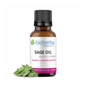 Może przedstawiać: Brązowa szklana butelka olejku szałwiowego z czarną zakrętką, z napisem "SAGE OIL" i "PURE ESSENTIAL OIL - 10ml". Mały stos zielonych liści szałwii leży obok butelki. Etykieta jest biała z zielonym i niebieskim tekstem.