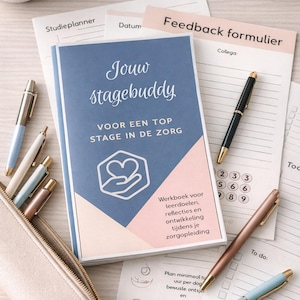 Op de afbeelding: Een rustiek houten bord met de tekst "Welcome" in witte letters. Het bord heeft een verweerde afwerking en een eenvoudig, uitnodigend ontwerp, perfect voor een veranda of entree.