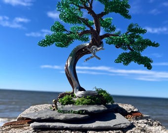 Bonsái único | Monje meditando – Bonsái miniatura de aluminio | Piedra de granito – Decoración Feng Shui | Escultura artesanal única