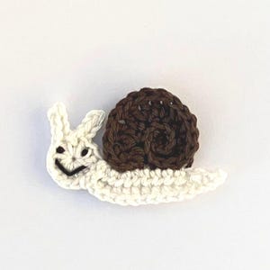Crochet applique, 1 large applique snail, cardmaking, scrapbooking, appliques, handmade, sew on patches. embellishments