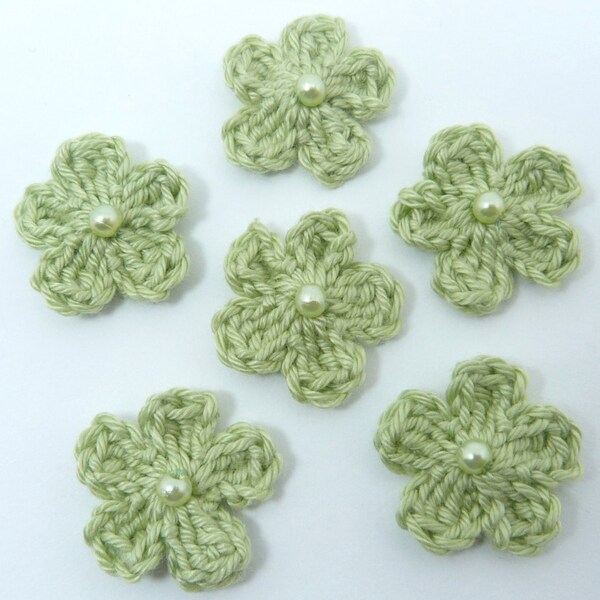 Applique au crochet, 6 petites fleurs vert pâle au crochet, fabrication de cartes, scrapbooking, appliques, fait main, embellissements à coudre