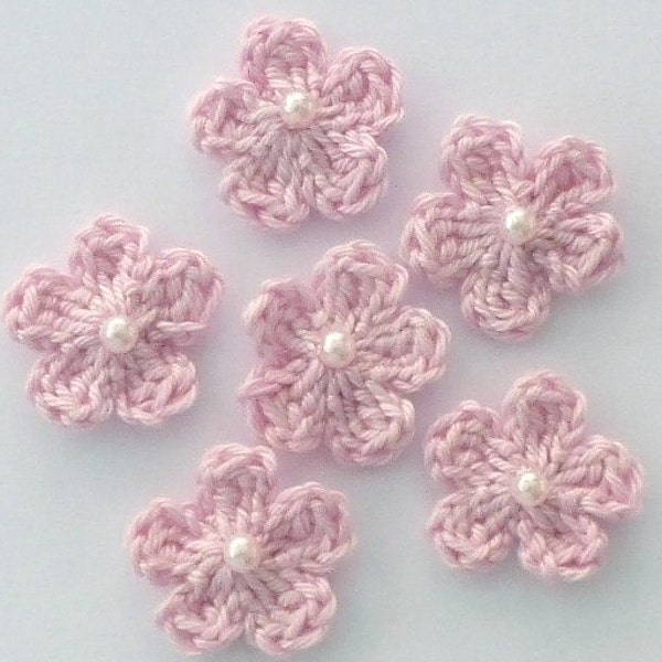 Applique au crochet, 6 petites fleurs rose pâle au crochet, fabrication de cartes, scrapbooking, appliques, fait main et patchs à coudre. embellissements