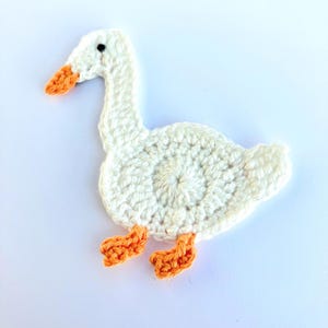 Applikation Gans, Häkelapplikation, 1 kleine cremefarbene Gans gehäkelt, Applikationen, handmade, handmade, aufnähen. Verzierungen
